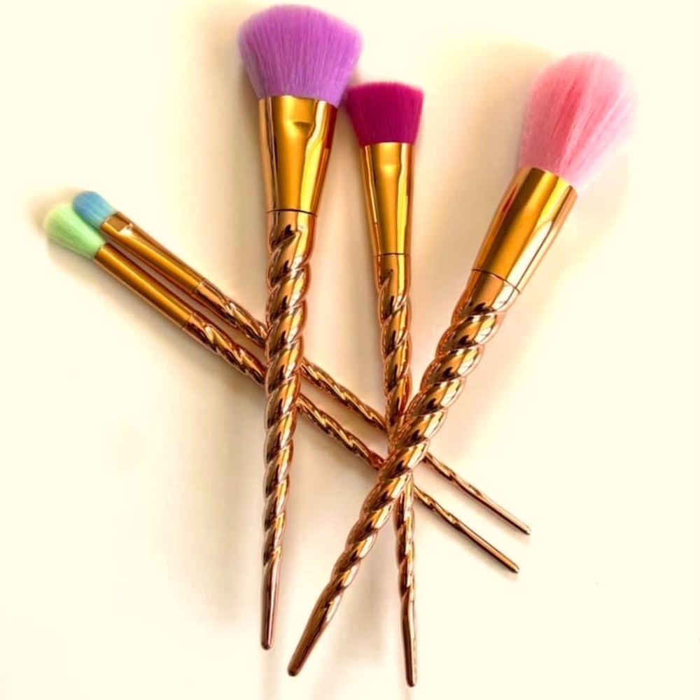 Beautiful and new 5 piece unicorn makeup brushes